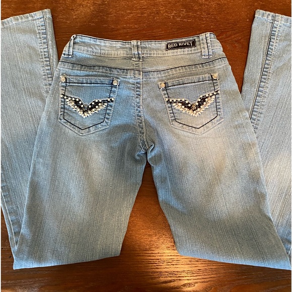 Women’s Red River Light Wash Flare Jeans - Picture 2 of 6